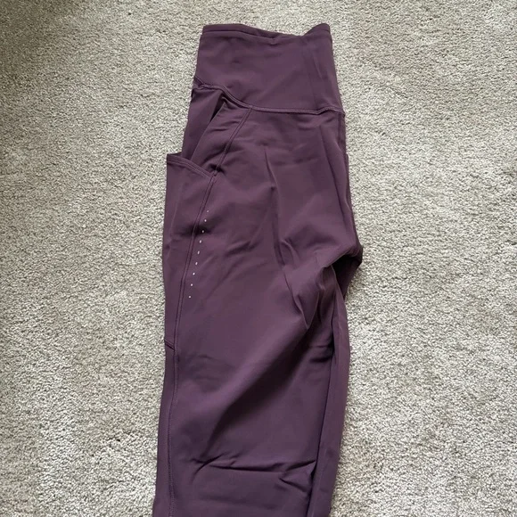 lululemon athletica Fast and Free High-Rise
Tight Leggings 25" with Pockets - Picture 12 of 12